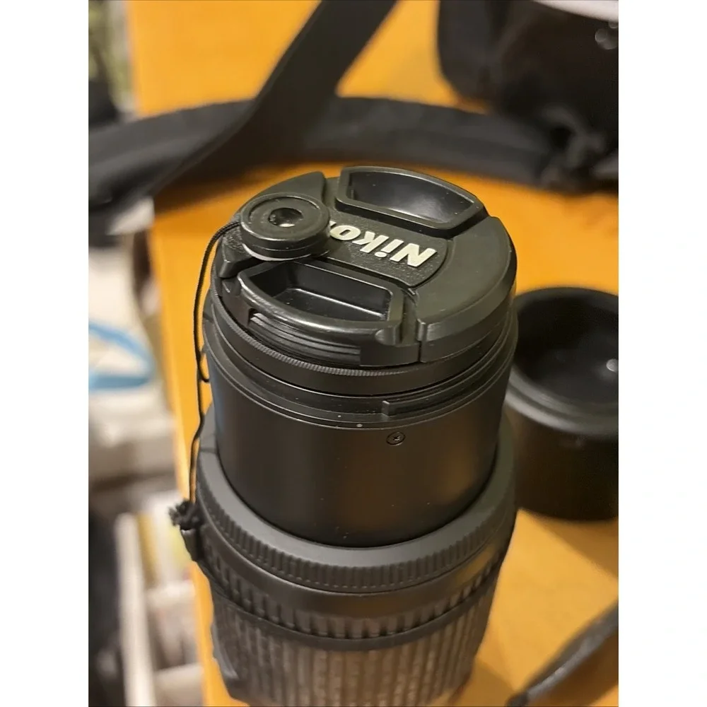 Nikon DX D40 10.2MP Digital SLR Camera Kit 18-55mm & 55-200mm Lenses Black Case